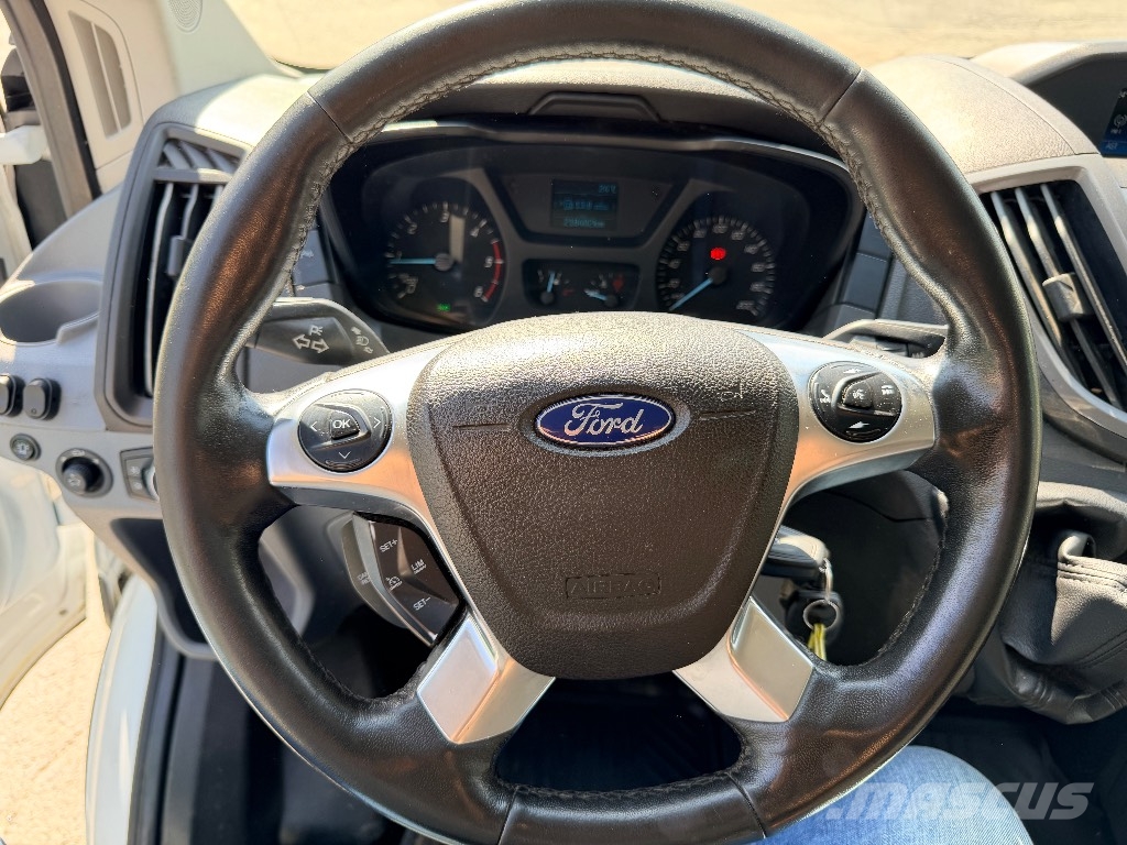 Ford Transit 4x4 huolto auto 2.0 diesel Furgonetas /Furgón
