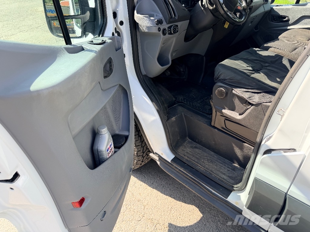 Ford Transit 4x4 huolto auto 2.0 diesel Furgonetas /Furgón