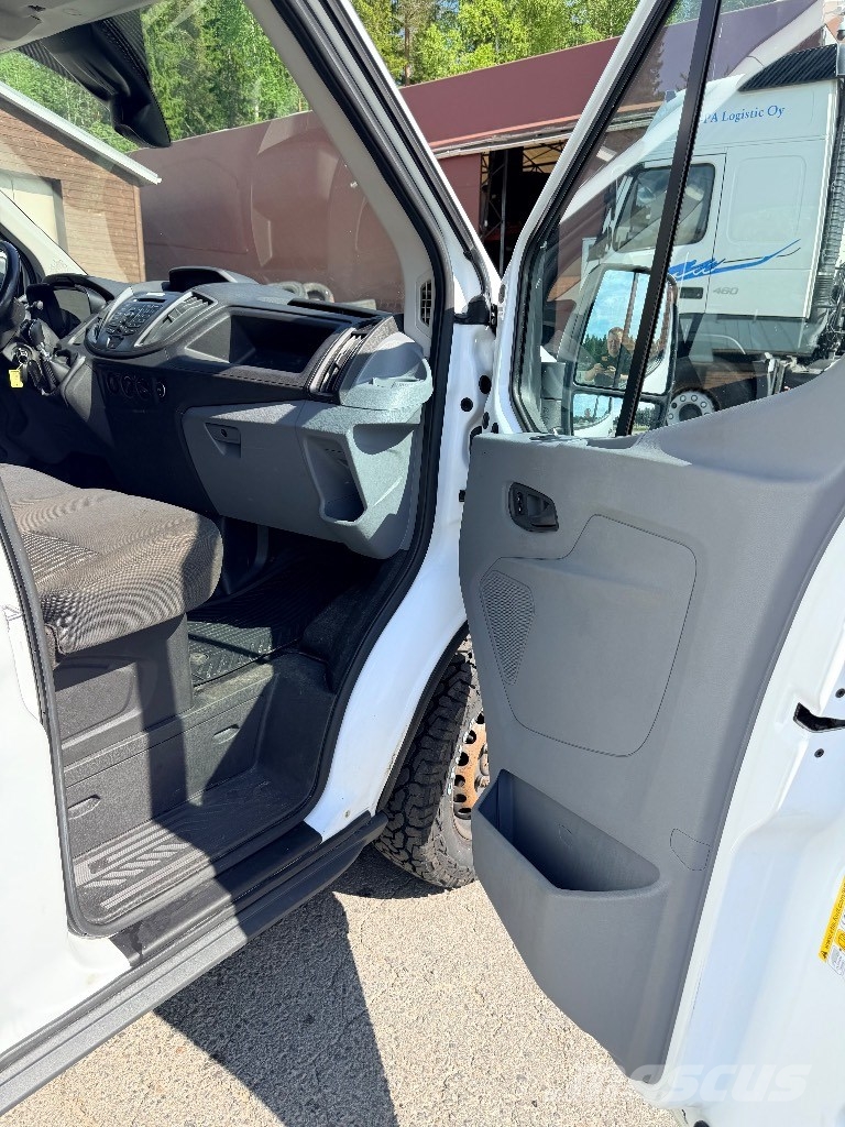 Ford Transit 4x4 huolto auto 2.0 diesel Furgonetas /Furgón