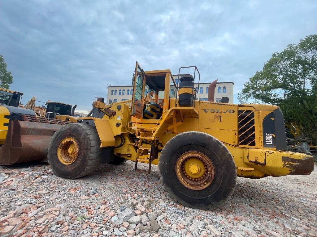 Volvo L 180 E Iekrāvēji uz riteņiem