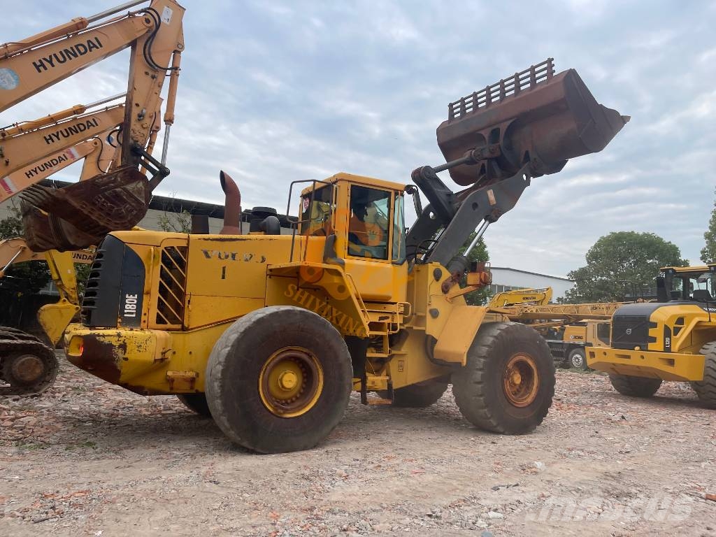 Volvo L 180 E Iekrāvēji uz riteņiem
