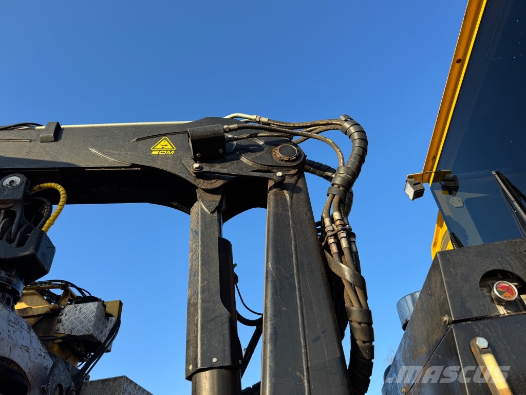 Volvo FM 540 6X6 / Wüst SMC-812TCR ماكينات تقطيع أخشاب الحراجة