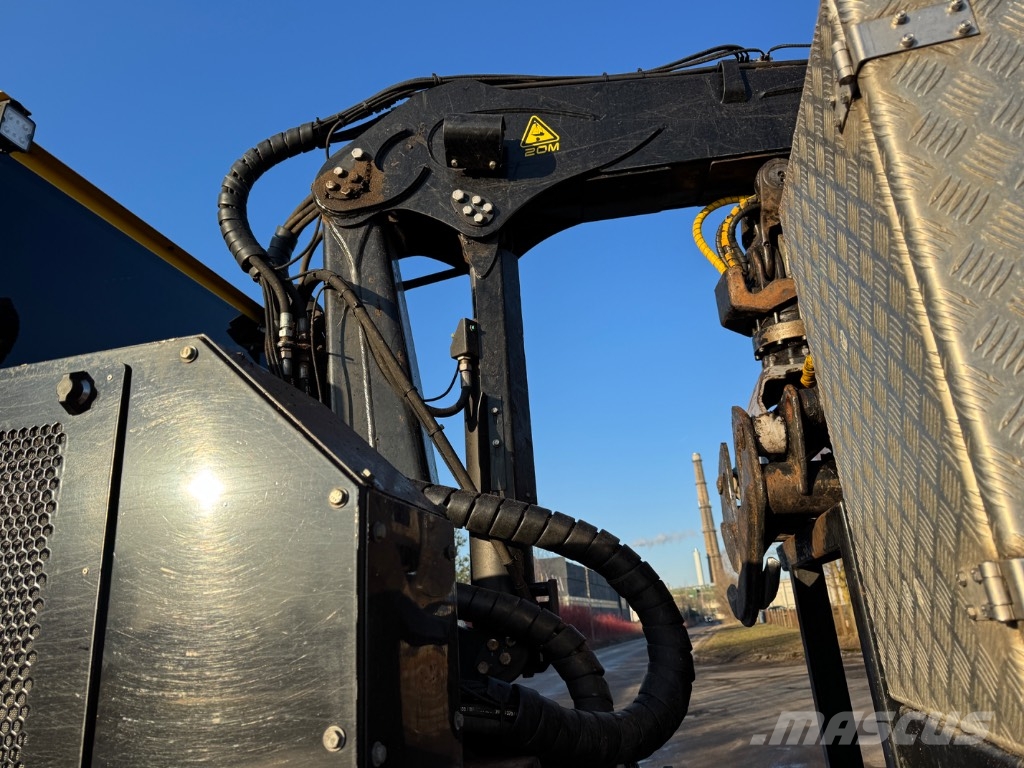 Volvo FM 540 6X6 / Wüst SMC-812TCR ماكينات تقطيع أخشاب الحراجة