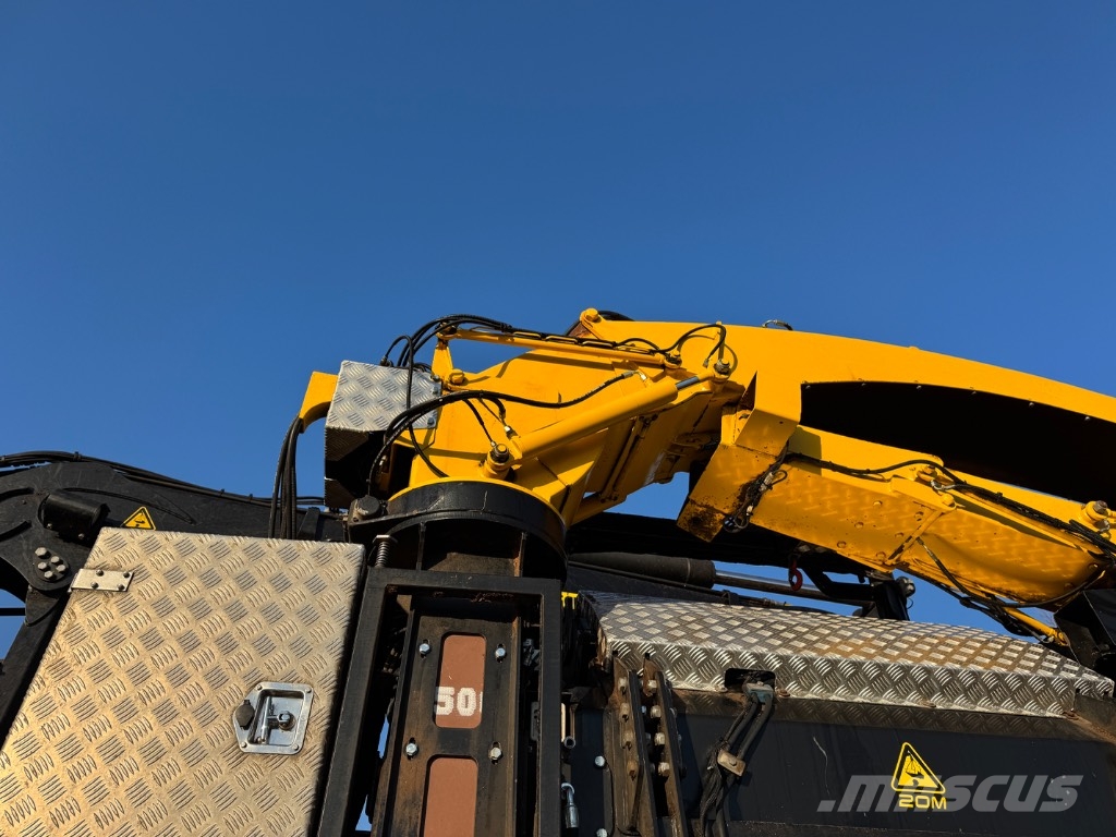 Volvo FM 540 6X6 / Wüst SMC-812TCR ماكينات تقطيع أخشاب الحراجة