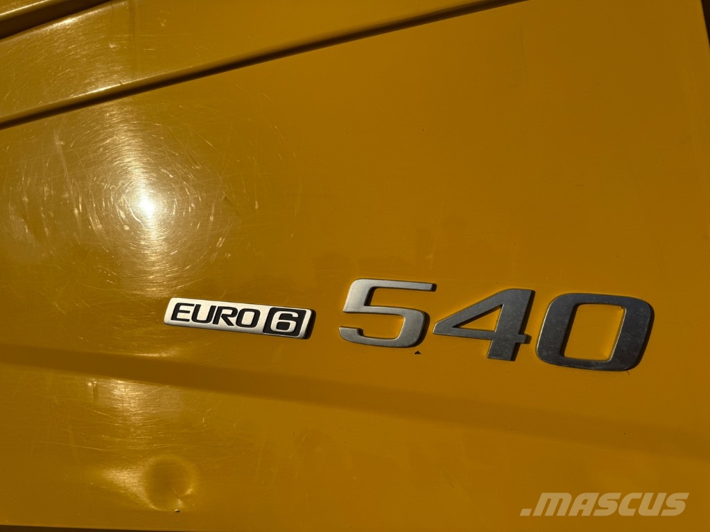 Volvo FM 540 6X6 / Wüst SMC-812TCR ماكينات تقطيع أخشاب الحراجة