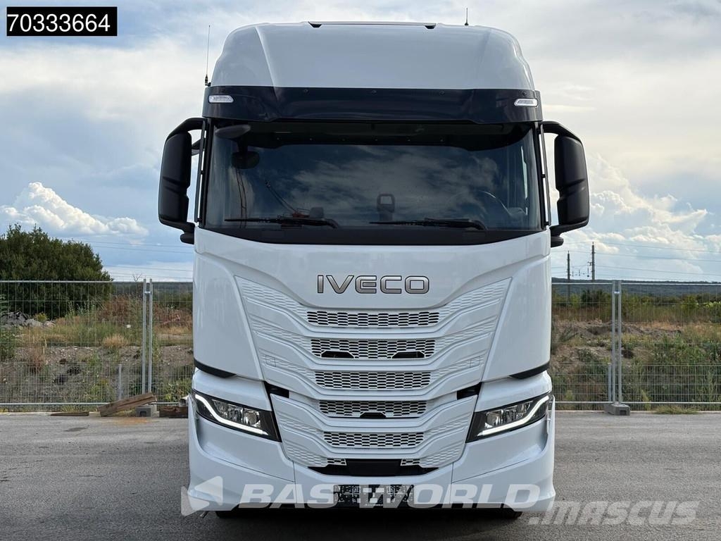 Iveco S-Way 500 4X2 NEW! Retarder 2x tanks Standklima AC Sattelzugmaschinen