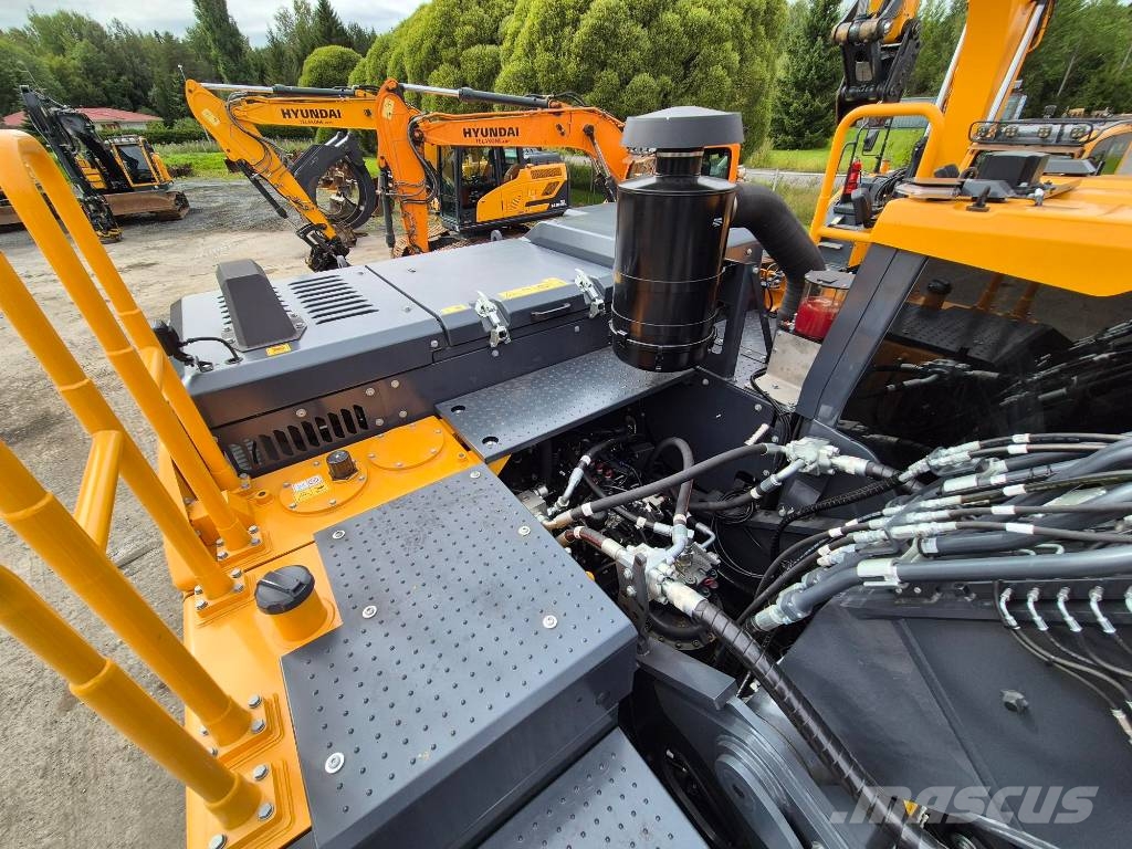 Hyundai HX 300 Raupenbagger