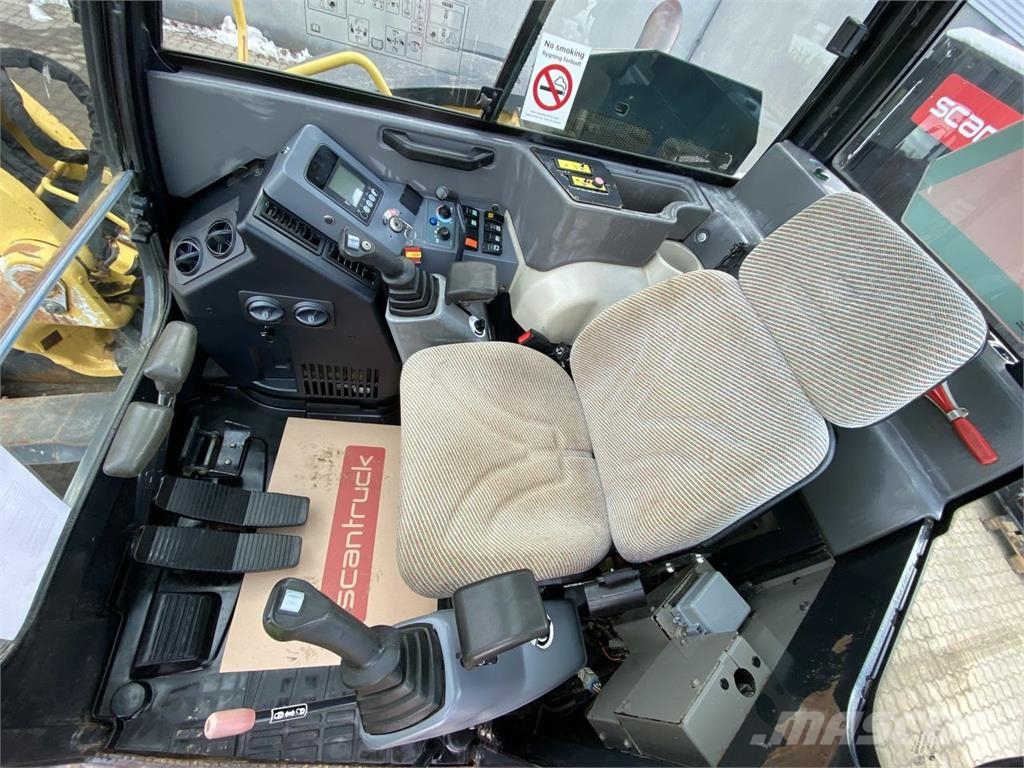 Yanmar VIO80-1A 轮式挖掘机