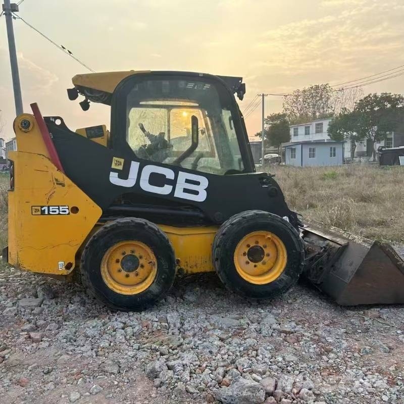 JCB 155 لوادر انزلاقية التوجيه