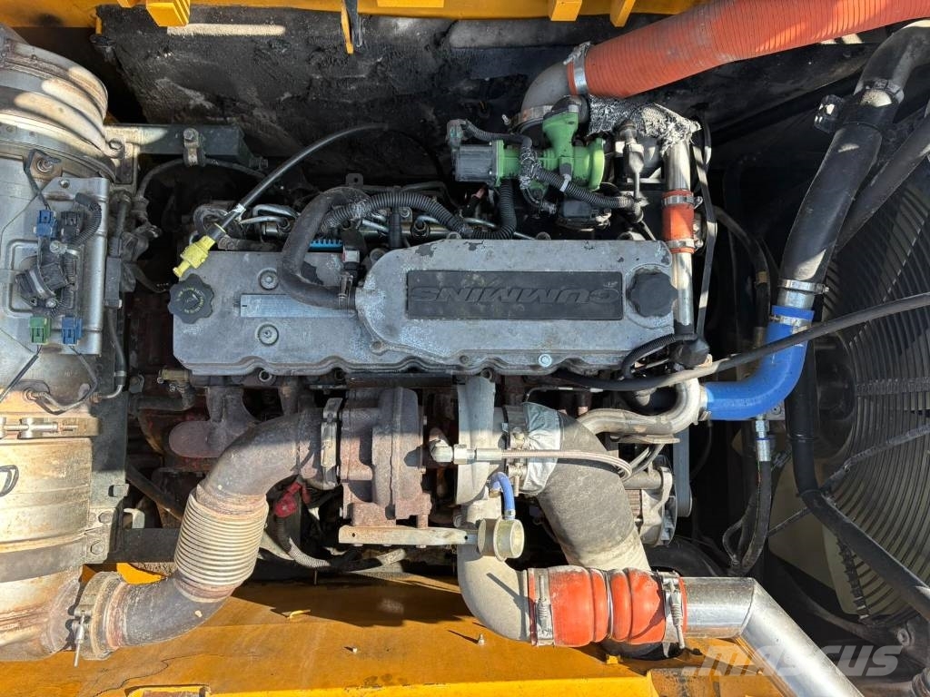 Hyundai Robex 300 LC-9 A Gravemaskiner på larvebånd