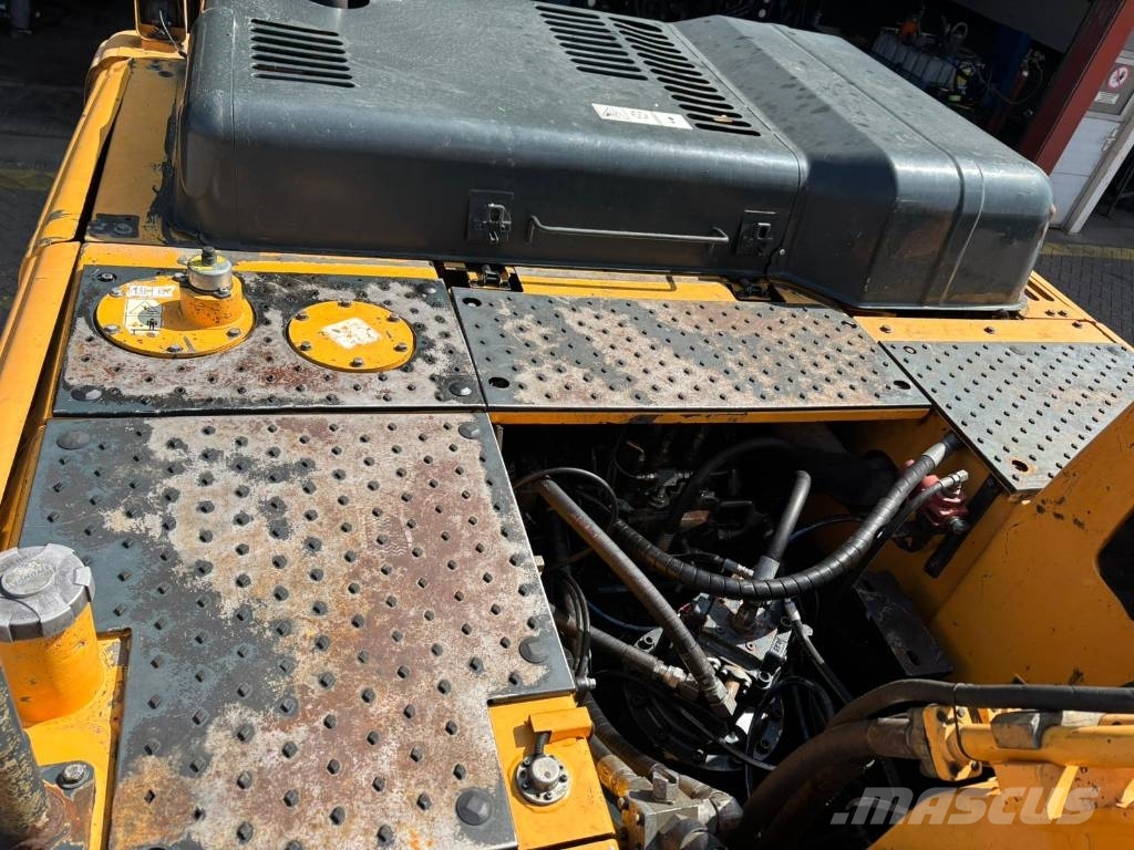 Hyundai Robex 300 LC-9 A Gravemaskiner på larvebånd