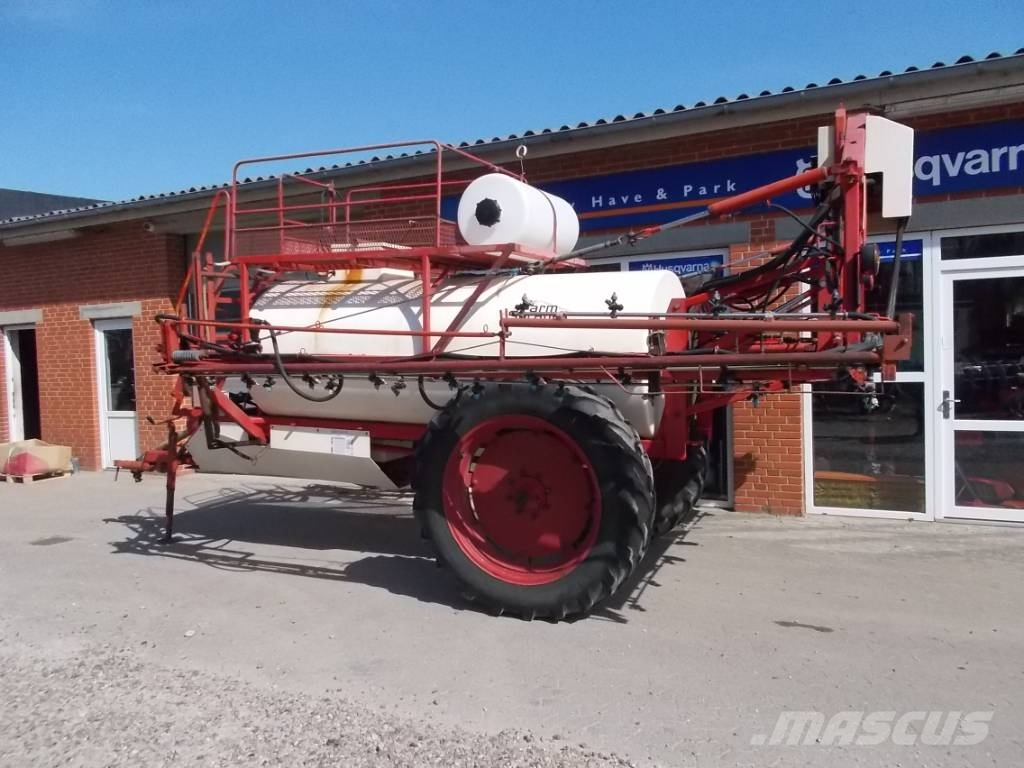 Lindus 3600 L 20 - 24 meter bom Trailed sprayers
