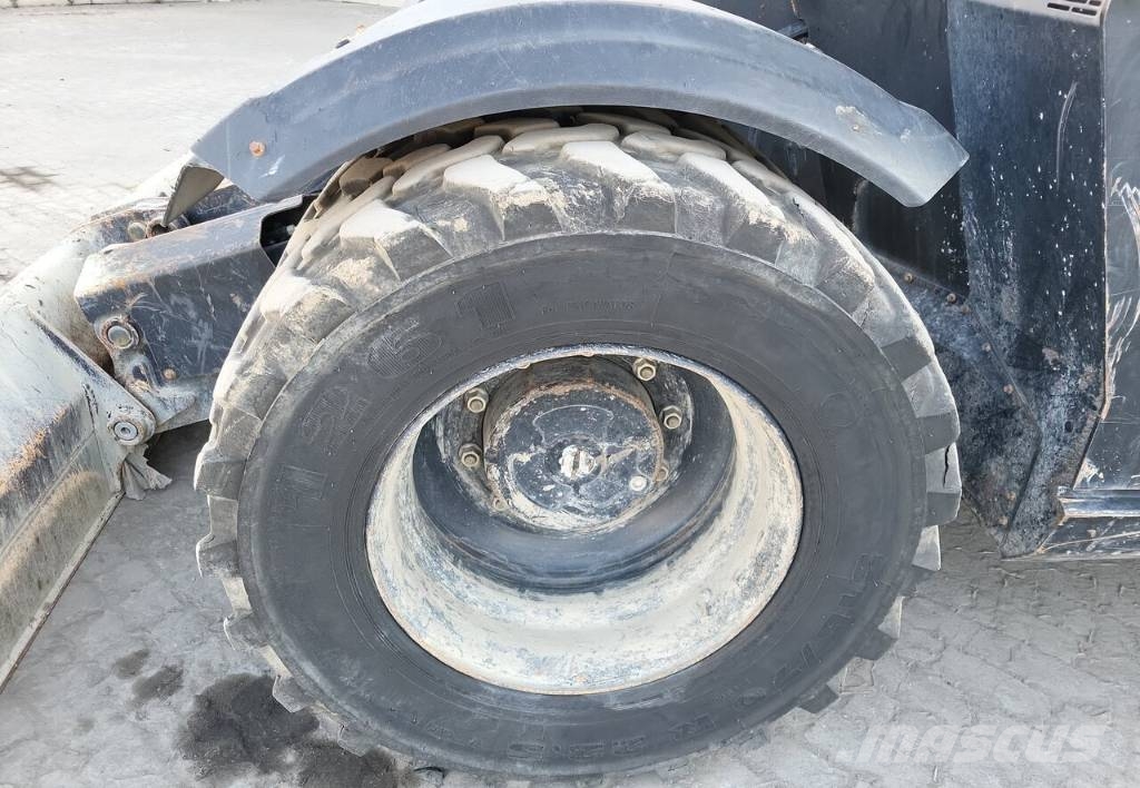 JCB HD 110 WD حفارات بعجل