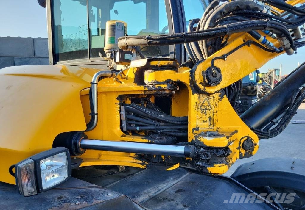 JCB HD 110 WD حفارات بعجل