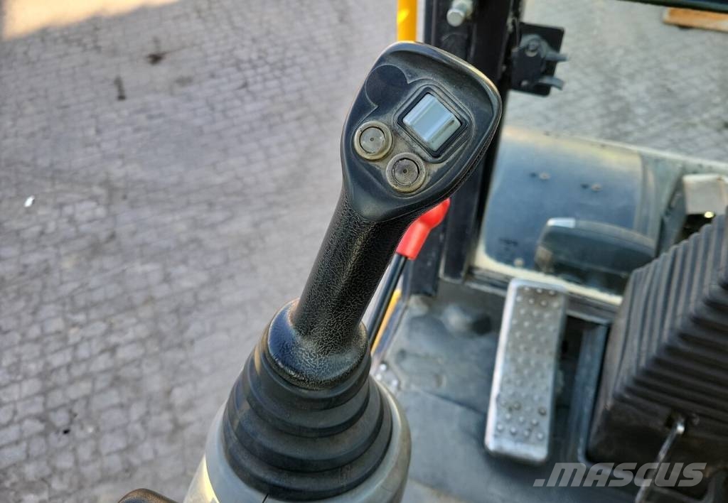 JCB HD 110 WD حفارات بعجل