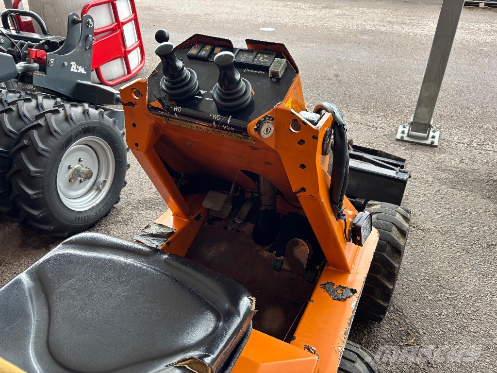 Norcar 744 diesel liukuohjattu kuormaaja Other loading and digging and accessories