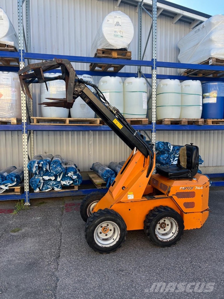 Norcar 744 diesel liukuohjattu kuormaaja Other loading and digging and accessories