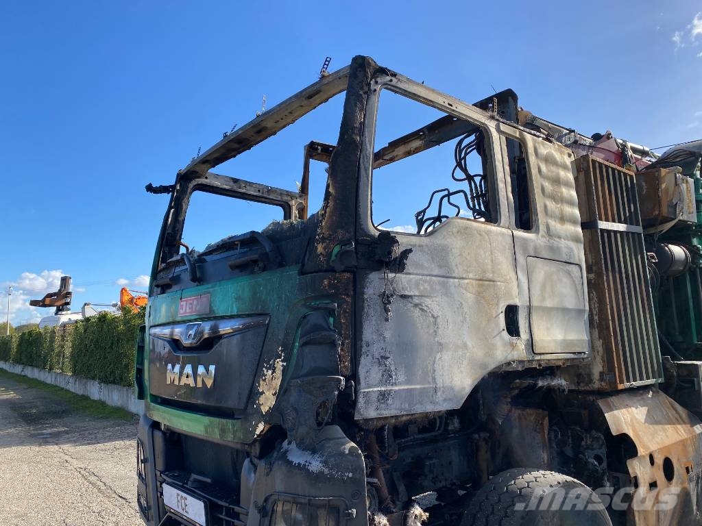 MAN TGS 26-500 6x6/JENZ HEM 583R endommagé Broyeur forestier