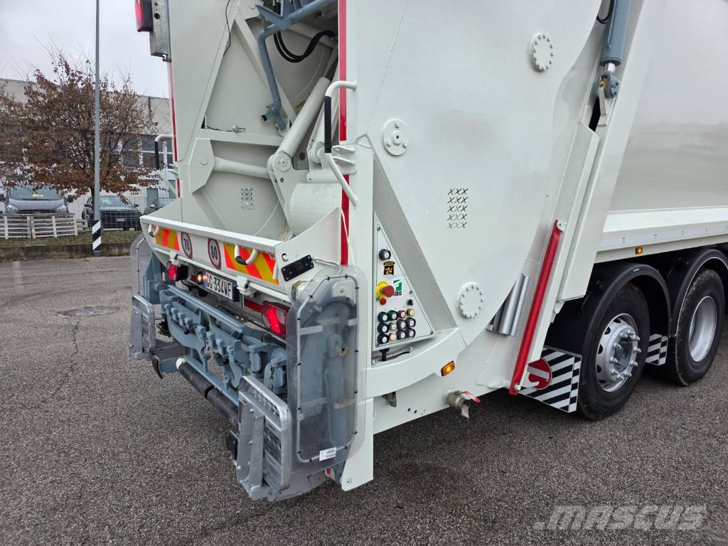 Renault TRUCKS D26 WIDE 320 P6X2 E6 PASSO 4100 Vuilniswagens