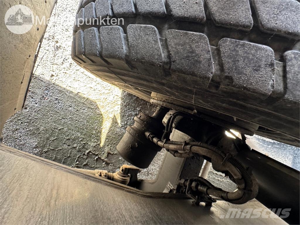 Liebherr MK100 자동 크레인