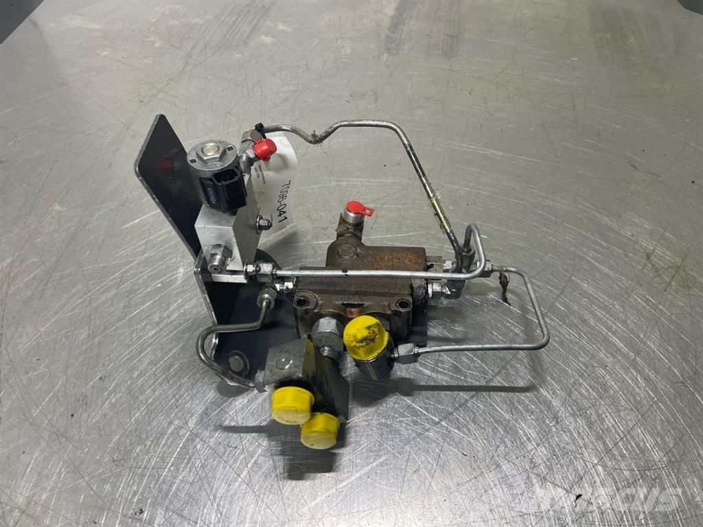 New Holland W110C - Priority valve/Prioritaetsventil Hydraulikk