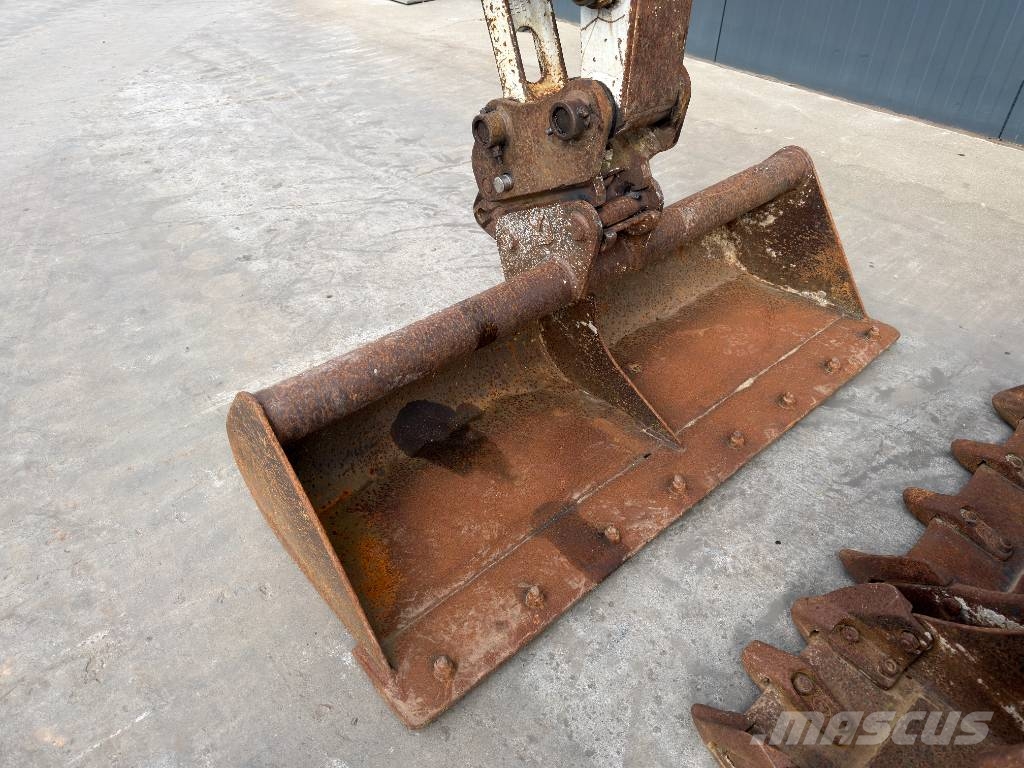 Takeuchi TB230 Minikaivukoneet < 7t