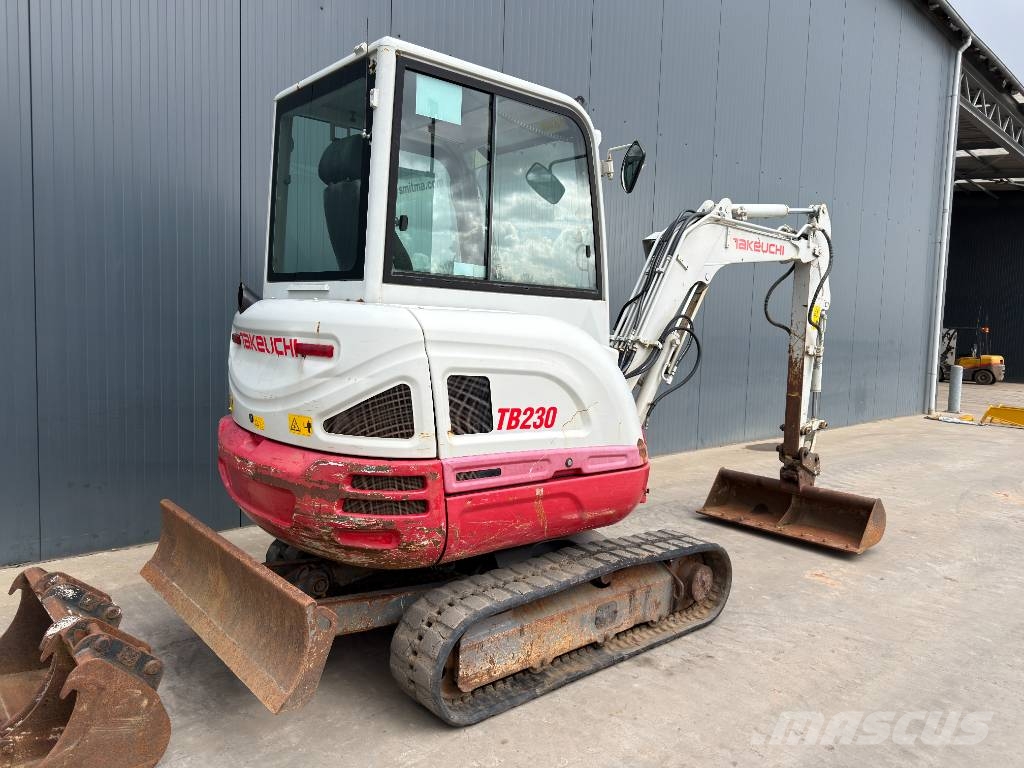 Takeuchi TB230 Minikaivukoneet < 7t