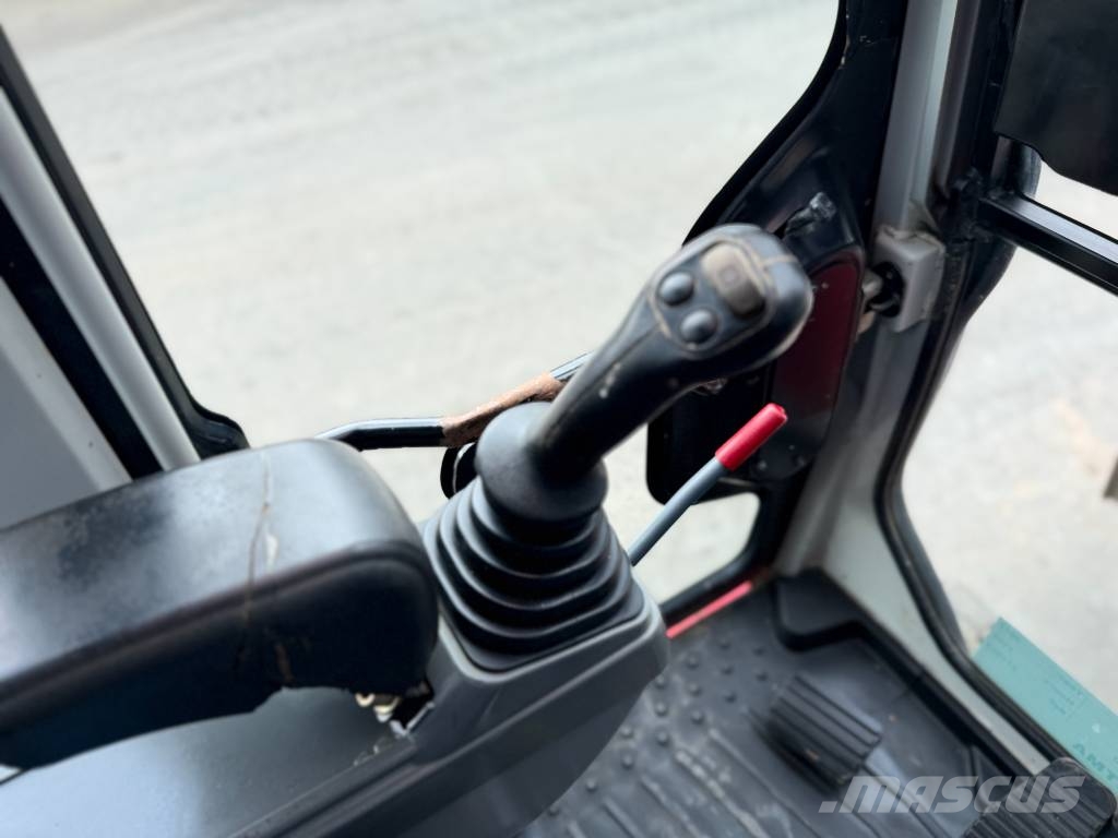 Takeuchi TB230 Minikaivukoneet < 7t