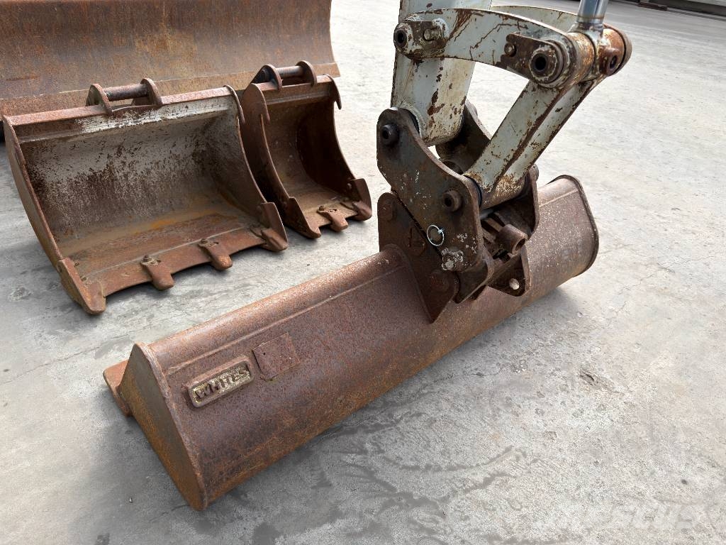 Takeuchi TB230 Minikaivukoneet < 7t