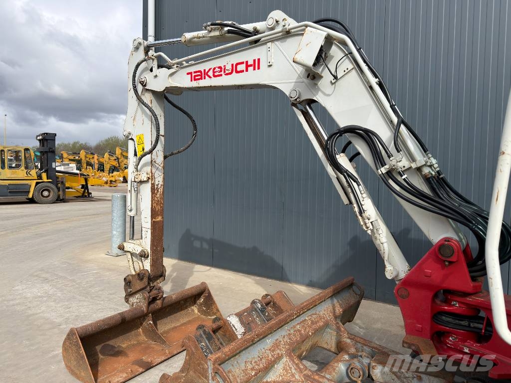 Takeuchi TB230 Minikaivukoneet < 7t