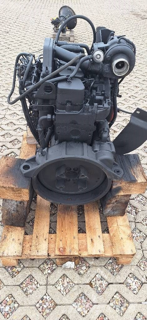 Silnik Cummins 4T 3.9 Case 688 788 Двигатели