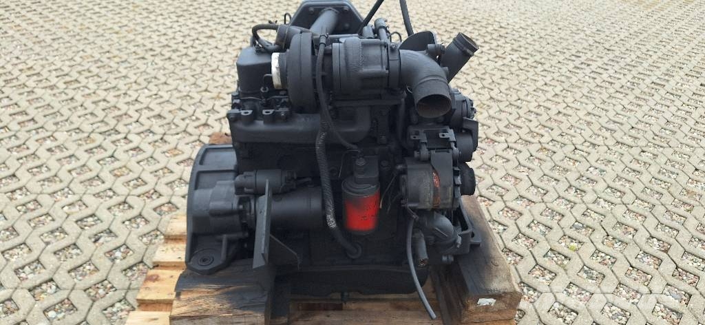 Silnik Cummins 4T 3.9 Case 688 788 Двигатели