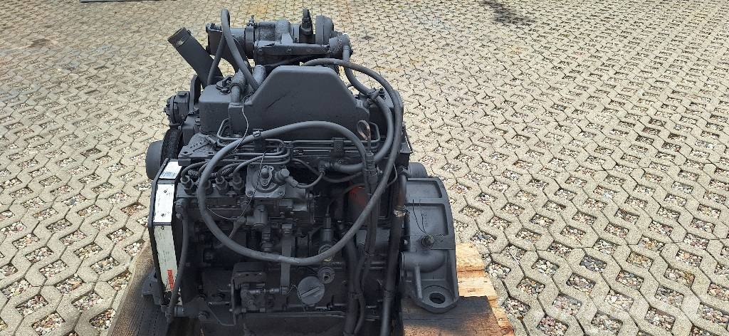 Silnik Cummins 4T 3.9 Case 688 788 Двигатели