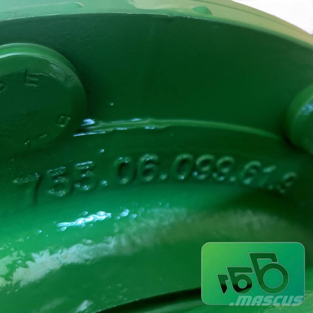 John Deere 6215R Steering Knuckle / Final Drive / Hub / Half- Chasís