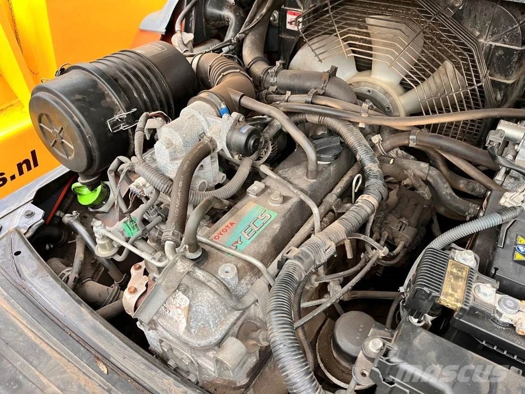 Toyota 02-8FGJ35 Περονοφόρα ανυψωτικά κλαρκ με φυσικό αέριο LPG