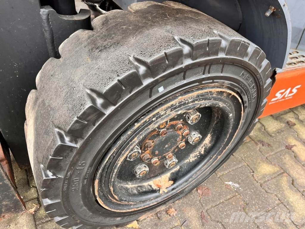 Toyota 02-8FGJ35 Περονοφόρα ανυψωτικά κλαρκ με φυσικό αέριο LPG