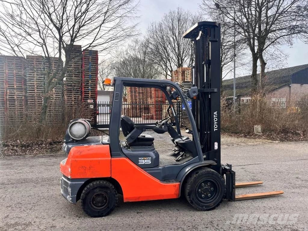Toyota 02-8FGJ35 Περονοφόρα ανυψωτικά κλαρκ με φυσικό αέριο LPG