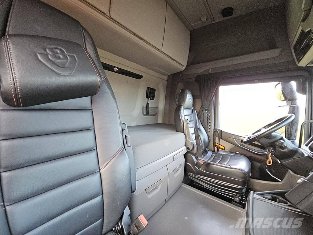 Scania R580 6X2 NB LED LEATHER 曳引機組件