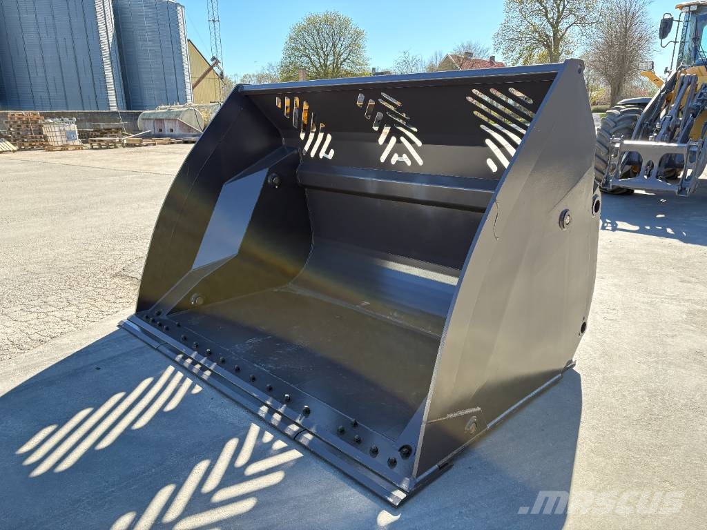 SE Equipment  högtippande skopa 5 kbm Žlice