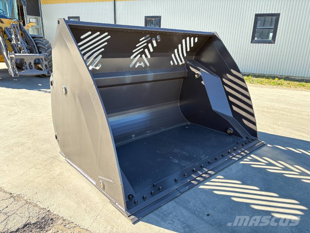 SE Equipment  högtippande skopa 5 kbm Žlice