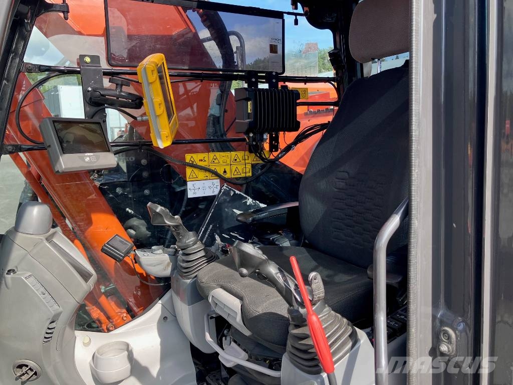 Hitachi ZX225USLC-6 Beltegraver