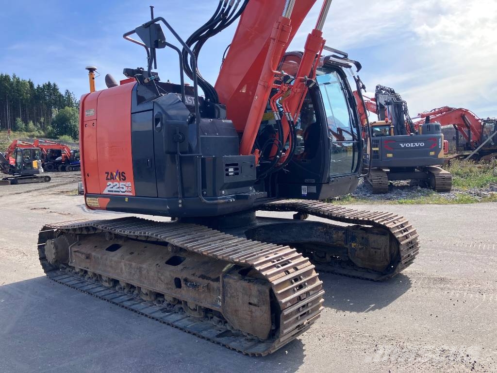 Hitachi ZX225USLC-6 Beltegraver