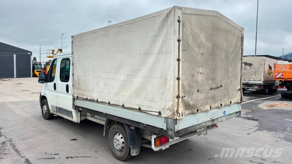 Citroën JUMPER 2.2 HDI stake body 3M - 7 seats Furgonetas cerradas