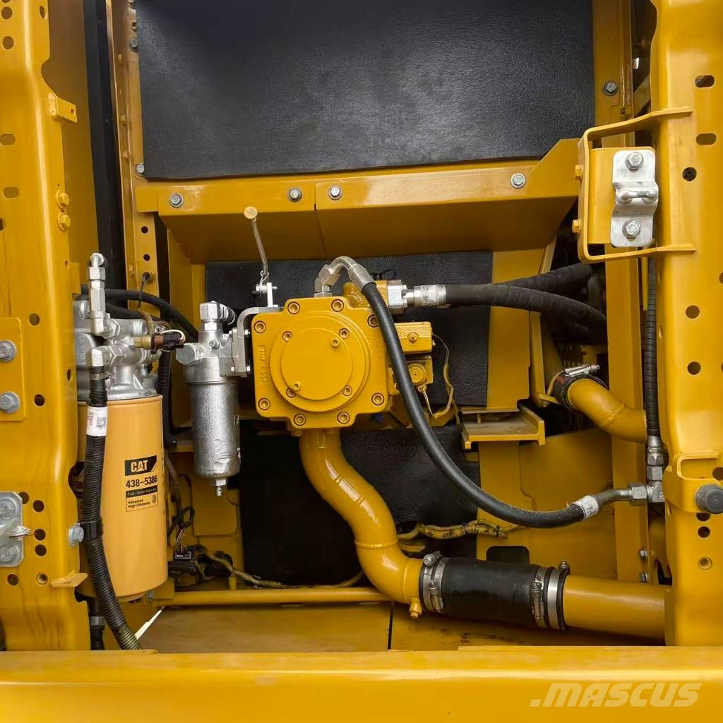 CAT 323 Vikšriniai ekskavatoriai