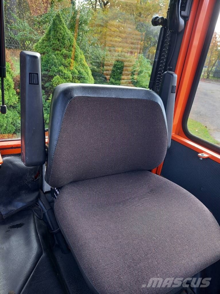 Holder C30, 4x4, ARTICULATED Traktorid