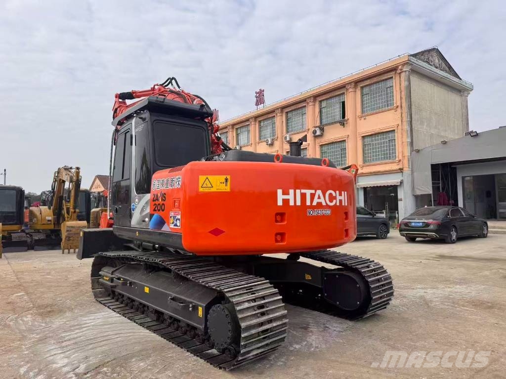 Hitachi ZX200 Гусеничные экскаваторы