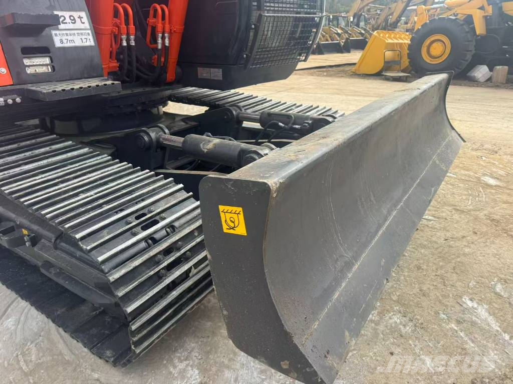 Hitachi ZX200 Гусеничные экскаваторы
