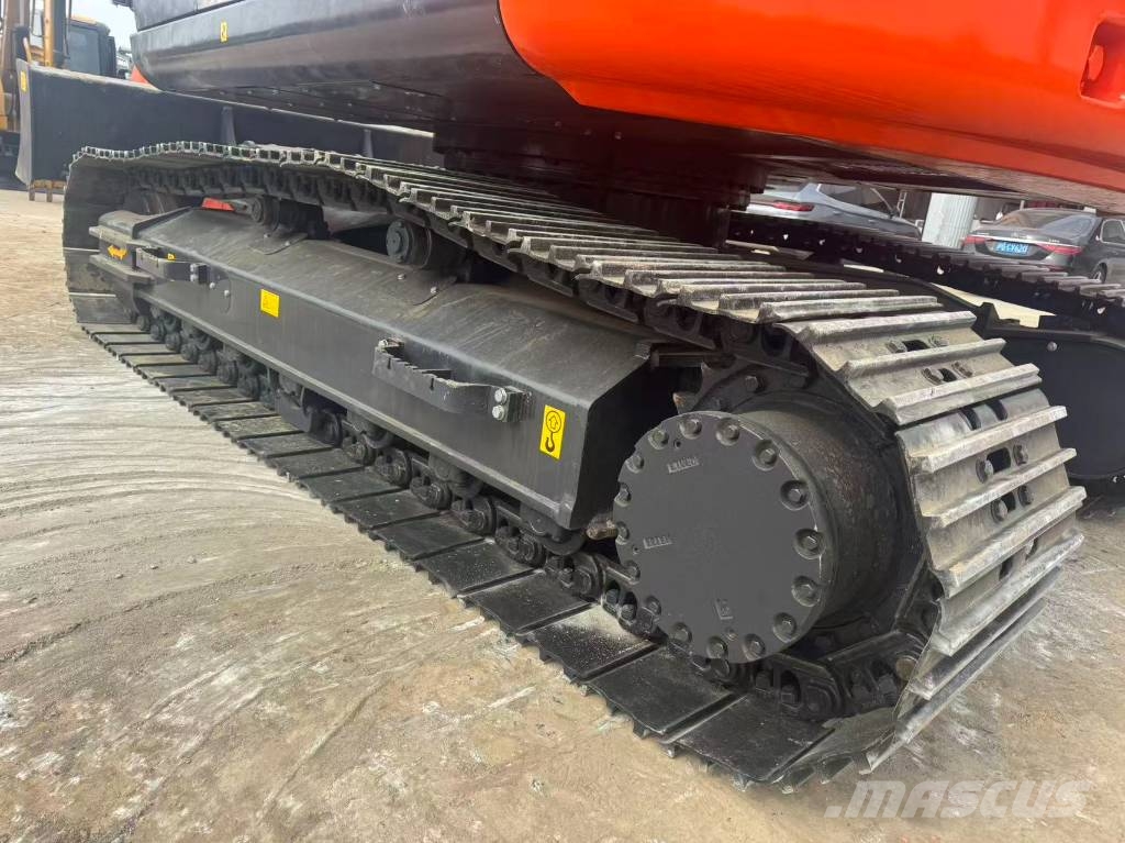 Hitachi ZX200 Гусеничные экскаваторы