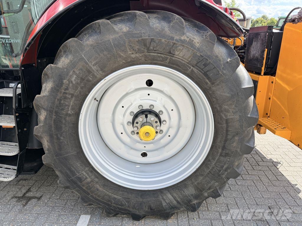 Case IH IH Puma 200 CVXDrive met Herder Trattori