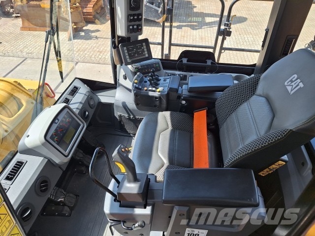 CAT 988K XE لوادر بعجل